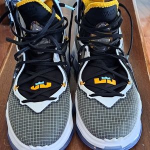 Lebron 19
